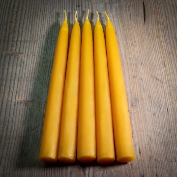 Svatý Valentýn: 17 jednoduchých tipů, jak doma vykouzlit romantiku se svíčkami z včelího vosku (2026)